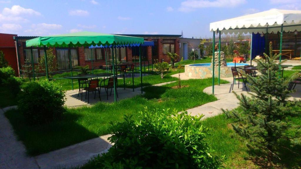 Hotel Lilo near Airport Tbilisi Esterno foto