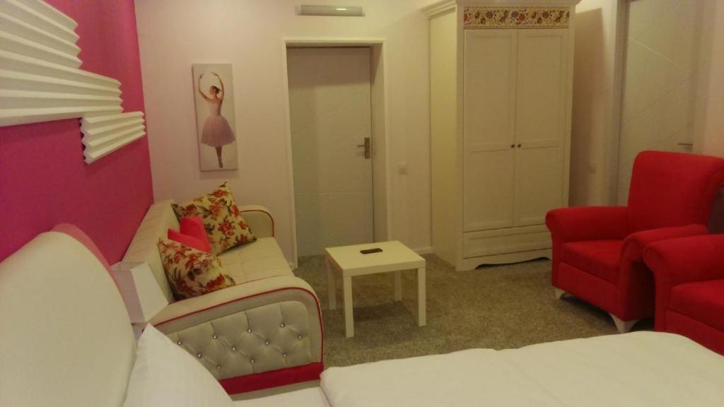 Hotel Lilo near Airport Tbilisi Esterno foto